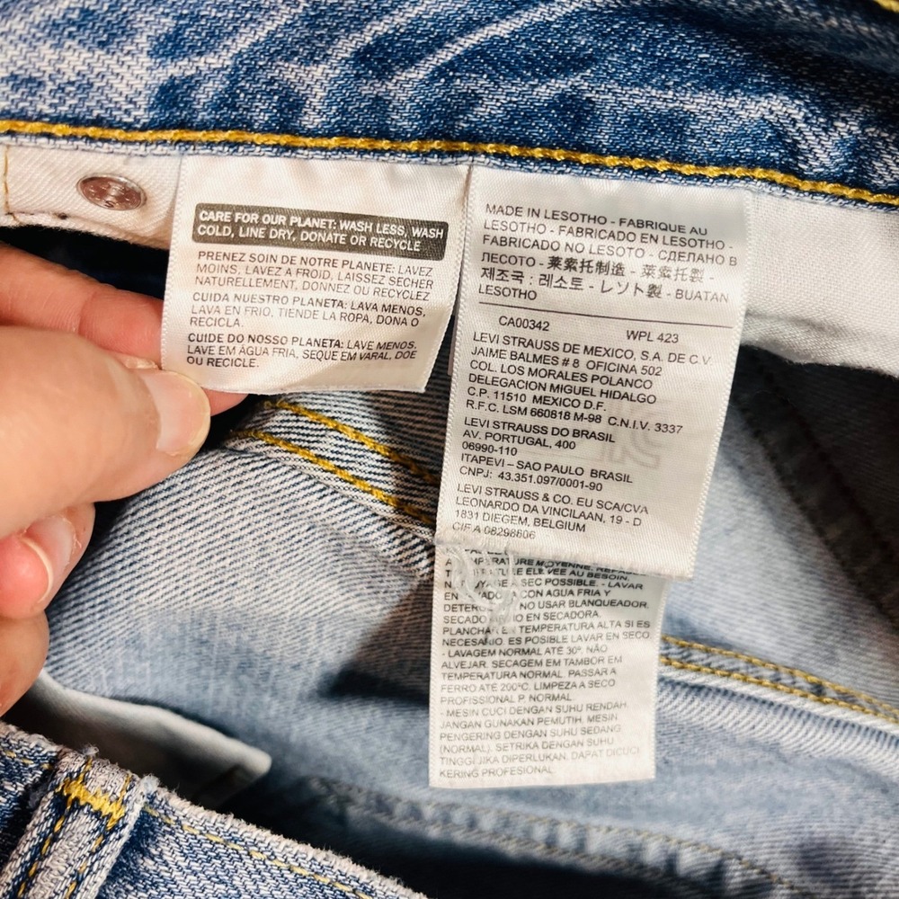 Vintage Levis 505 Mens Regular Fit Denim Shorts Light Wash Blue Jean Size 36 - Picture 3 of 9